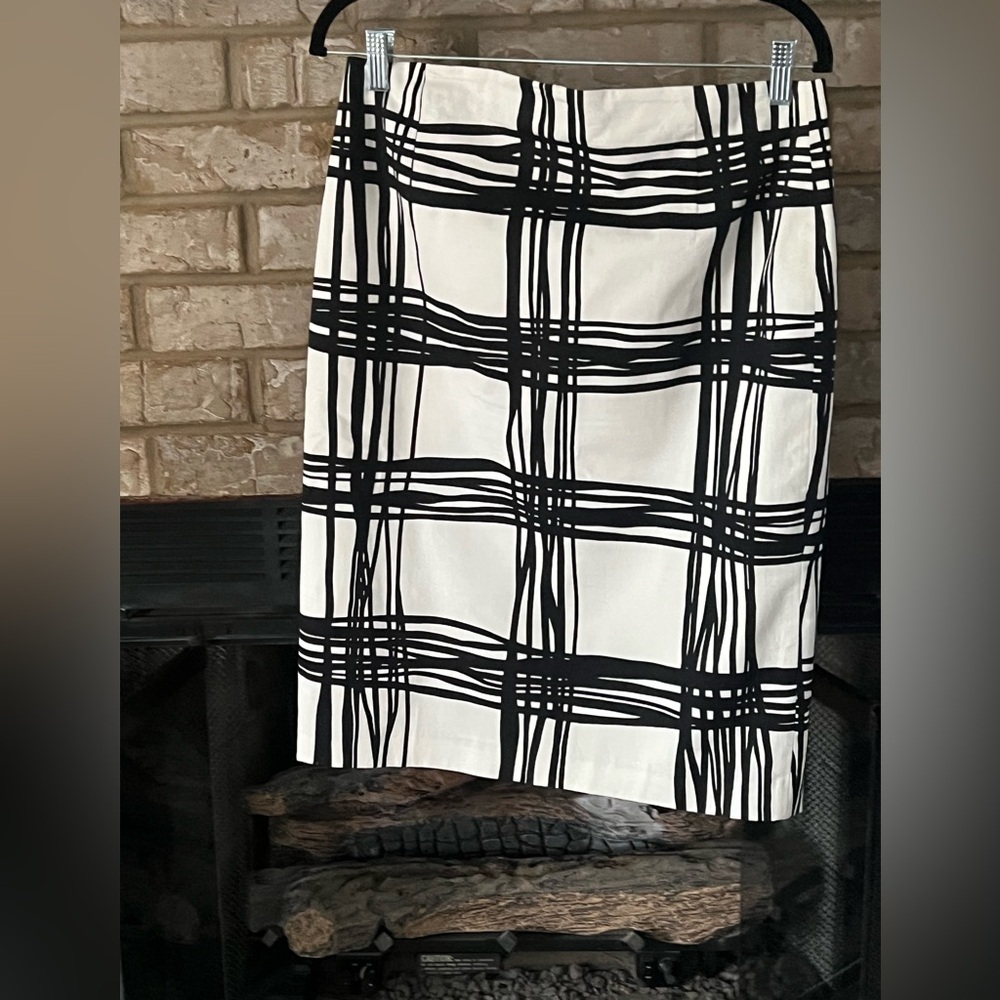 Express Black & White Plaid Pencil Skirt. Size 8